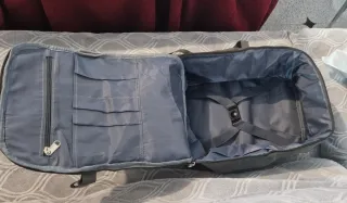 Mochila de viaje gris