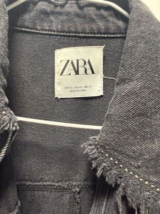 Chaqueta Zara flecos negra