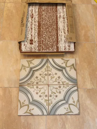 Suelo porcelánico decorado