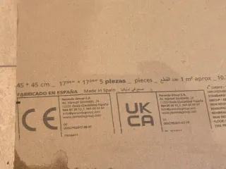 Suelo porcelánico decorado