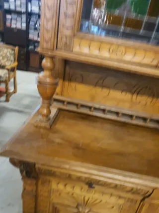 Aparador antiguo madera maciza vitral