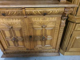 Aparador antiguo madera maciza vitral