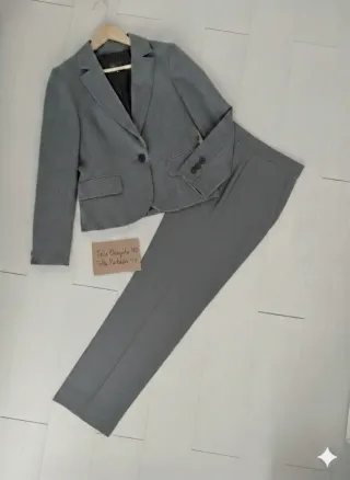 TRAJE DE CHAQUETA Y PANTALON DE MUJER COLOR GRIS