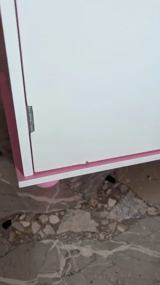 Armario y litera de madera para muñecas.