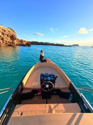 ALQUILER BARCO SIN LICENCIA  (Aqua 24 T5) 40CV