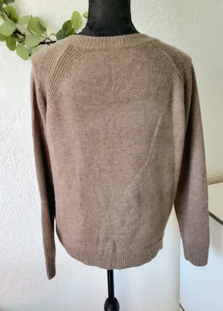 Jersey beige suave botones hombro talla XL