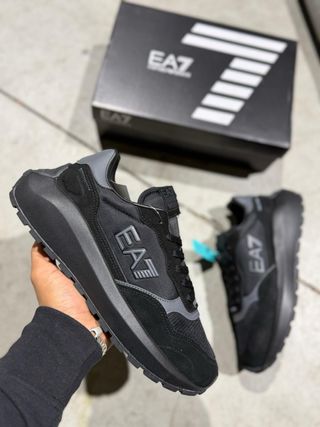 Zapatillas EA7 Negras y Doradas