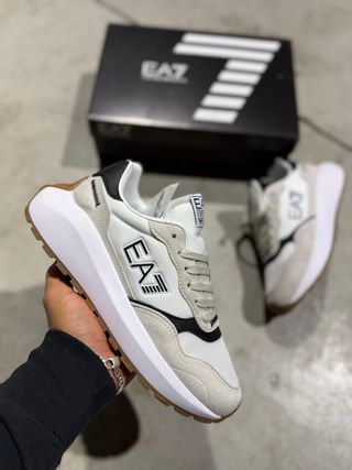 Zapatillas EA7 Negras y Doradas