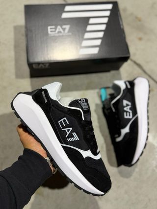 Zapatillas EA7 Negras y Doradas