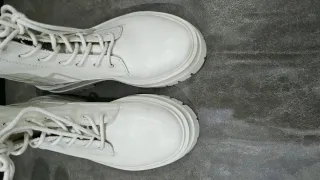 Botas blancas de mujer