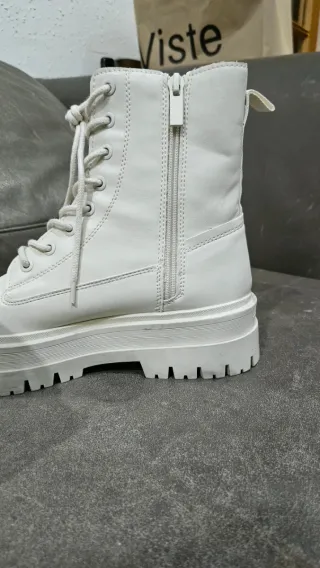 Botas blancas de mujer