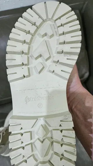 Botas blancas de mujer