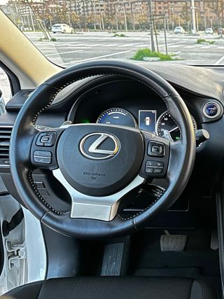 Lexus NX 300h con garantía y menos 70k km