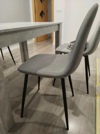 Mesa y 4 Sillas Comedor