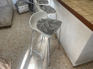 5 Sgabelli alti in metallo e plastica