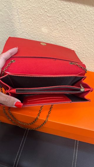 Bolso de mano y hombro rojo con abeja