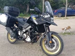 Suzuki V-Strom 1050 XT Negra y Dorada