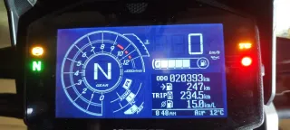 Suzuki V-Strom 1050 XT Negra y Dorada