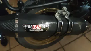 Suzuki V-Strom 1050 XT Negra y Dorada