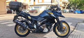 Suzuki V-Strom 1050 XT Negra y Dorada