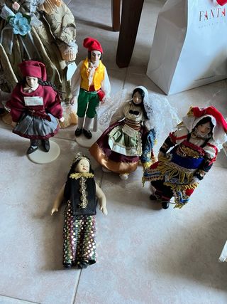 14 Bambole Porcellana + 2 Plastica 5/15€ l’una