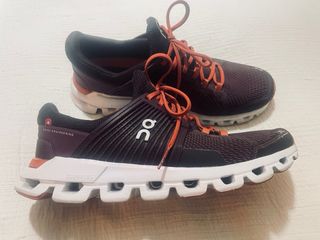 Zapatillas On Cloud Mujer 38.5 Burdeos/guinda