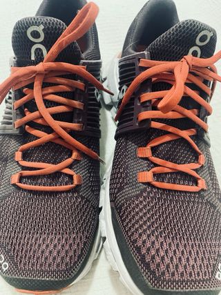 Zapatillas On Cloud Mujer 38.5 Burdeos/guinda