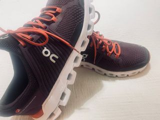 Zapatillas On Cloud Mujer 38.5 Burdeos/guinda