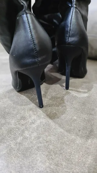 Botas altas de tacón negro