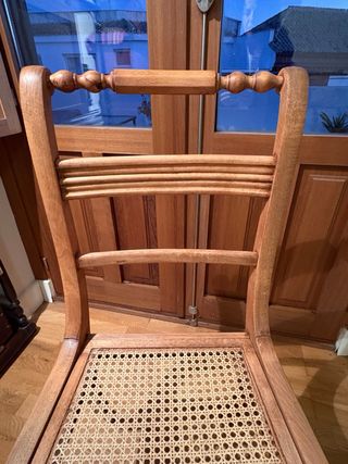 Sillas de madera y ratán restauradas