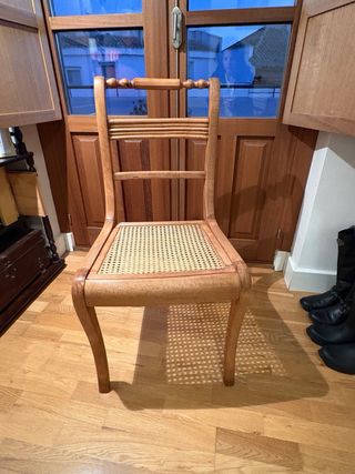 Sillas de madera y ratán restauradas