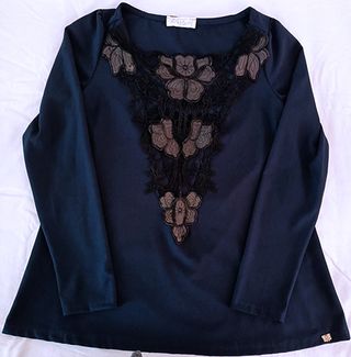 Camicetta blu con pizzo