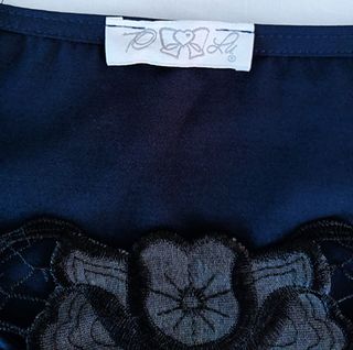 Camicetta blu con pizzo