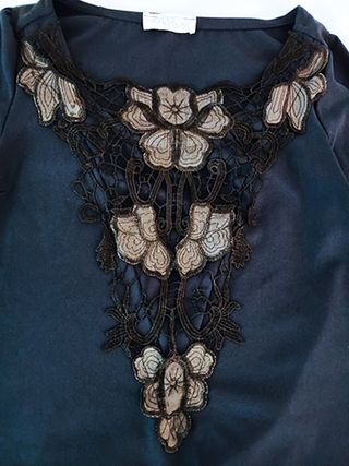 Camicetta blu con pizzo