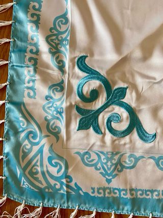 Pashmina de seda turquesa y blanca
