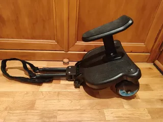 Patinete para carrito con asiento.