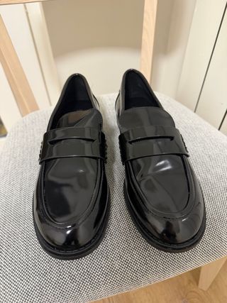 Mocasines Pull&Bear negros charol mujer