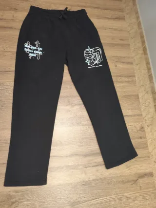 Conjunto chándal negro con estampado Supply&Demand