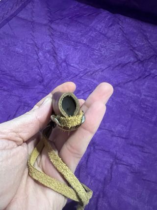 Portaccendino in pelle con borchie