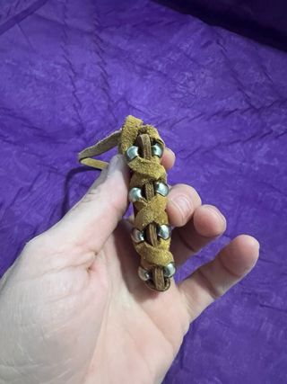 Portaccendino in pelle con borchie