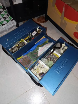 Caja de herramientas HECO Hierro + Utiles varios