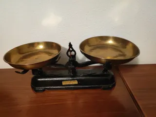 Balanza de precisión con juego de pesas