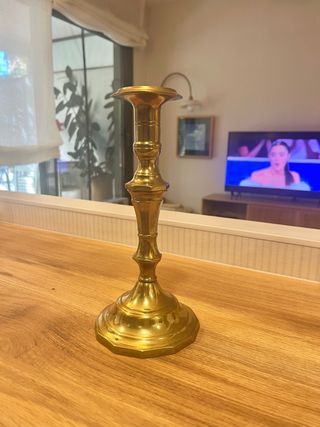 Candelabro antiguo de metal dorado