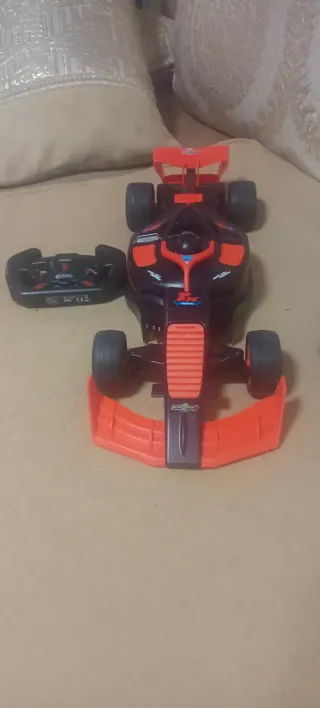 Coche de carreras de juguete con mando