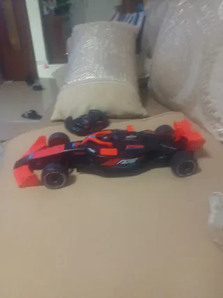 Coche de carreras de juguete con mando