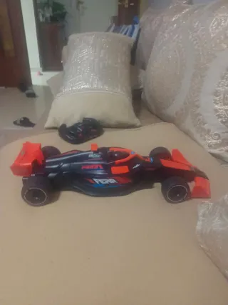 Coche de carreras de juguete con mando