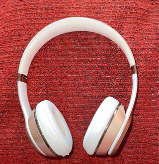 Cascos Beats Solo 3 Blancos y Dorados