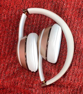 Cascos Beats Solo 3 Blancos y Dorados