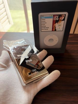 Apple iPod classic 6th gen 128gb