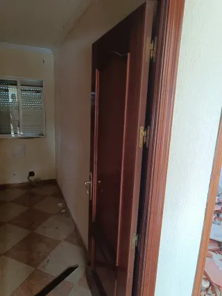 Puertas de paso sapeli con marcos y tapajuntas